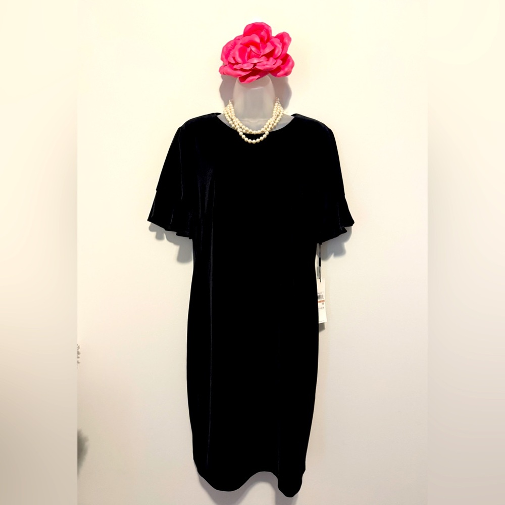 💝NWT Super elegant and stylish Calvin Klein Black Velvet Midi Dress 👗